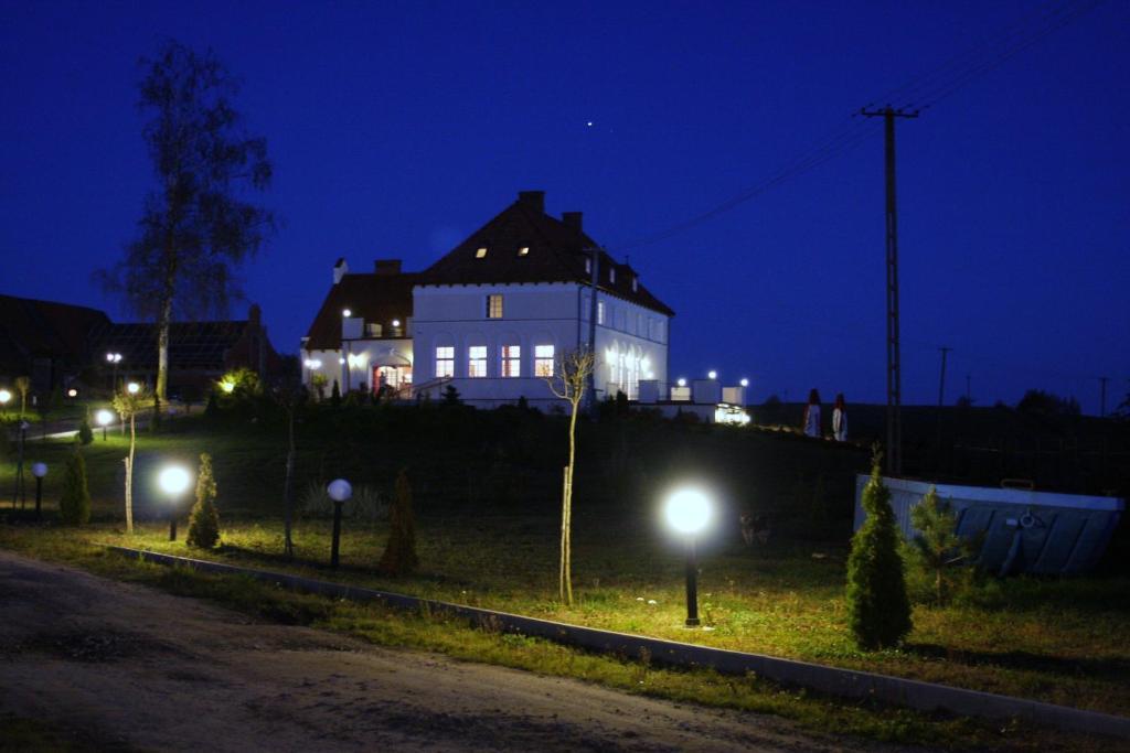 パプロトキ Gosciniec Rycerski Bed & Breakfast エクステリア 写真