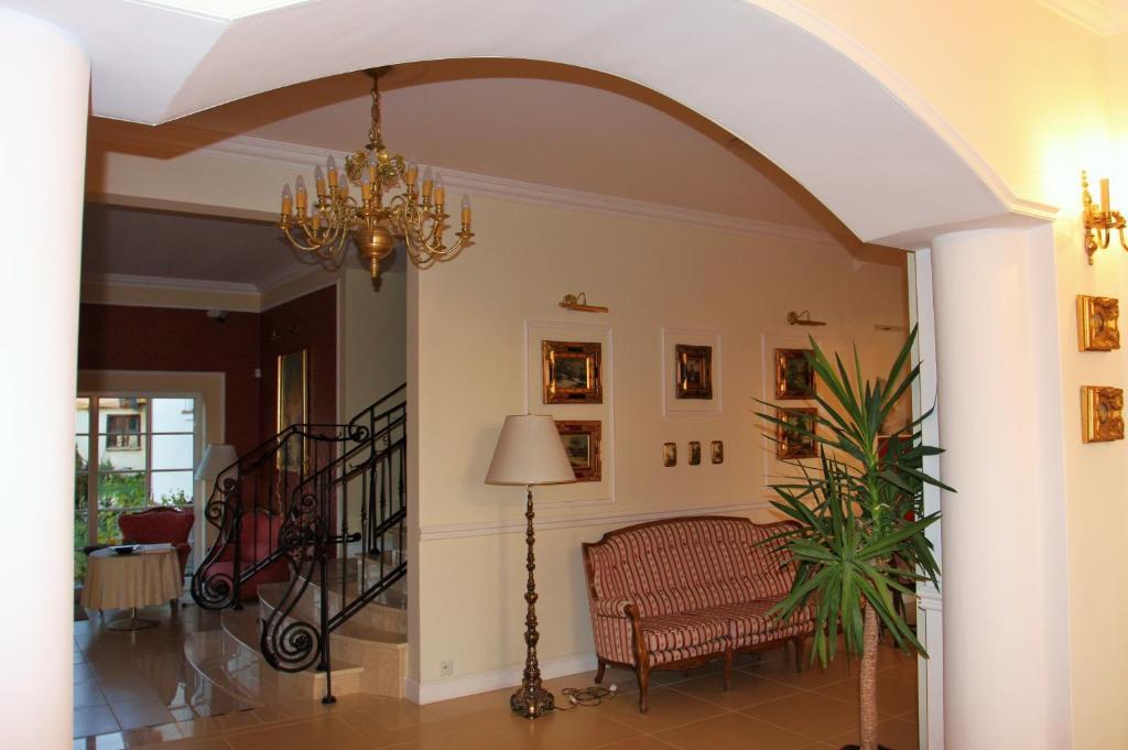 パプロトキ Gosciniec Rycerski Bed & Breakfast エクステリア 写真