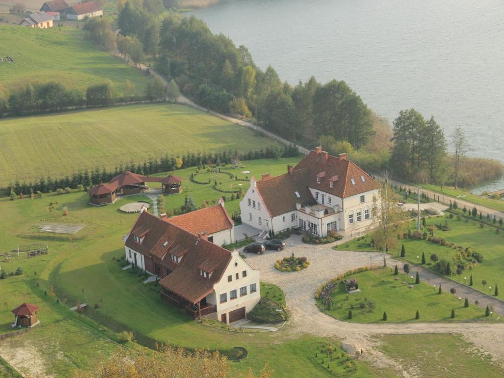 パプロトキ Gosciniec Rycerski Bed & Breakfast エクステリア 写真